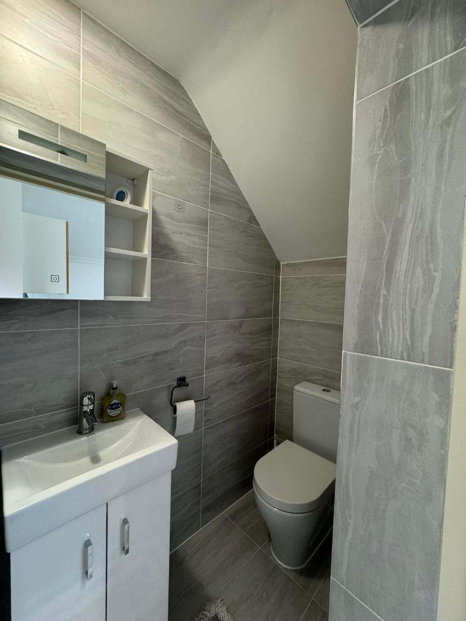 Studio Room Next To Gatwick Crawley  Ngoại thất bức ảnh