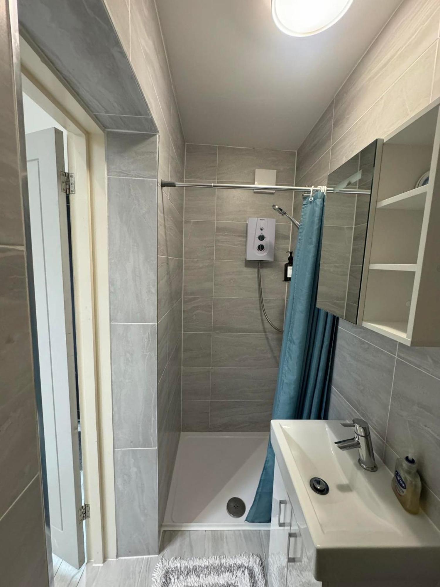 Studio Room Next To Gatwick Crawley  Ngoại thất bức ảnh